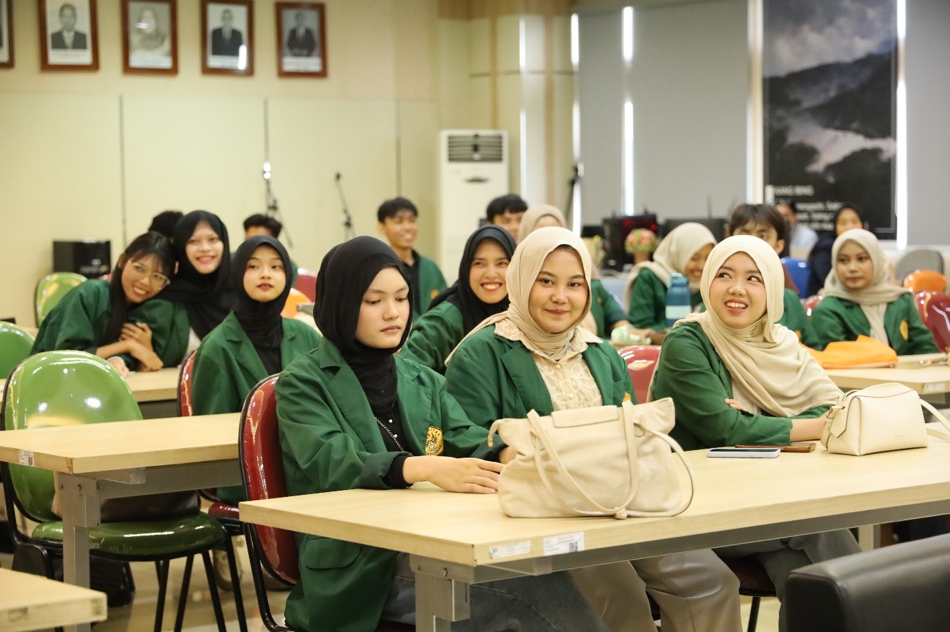 Belajar Langsung dari Sumber Data: Mahasiswa Prodi Ekonomi FEB UNPAS Dalami Data Mikro dan Big Data di BPS Jawa Barat